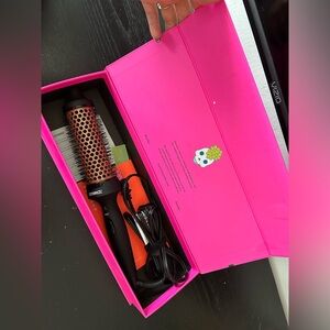 AMIKA blowout babe thermal ionic hairbrush